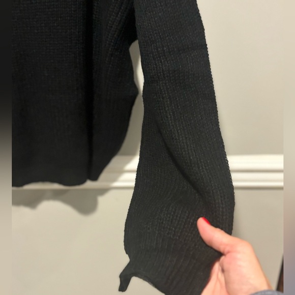 Women's Holiday Black Top with Silver Stunning sequence Bow - Size XL NWT - Picture 12 of 16